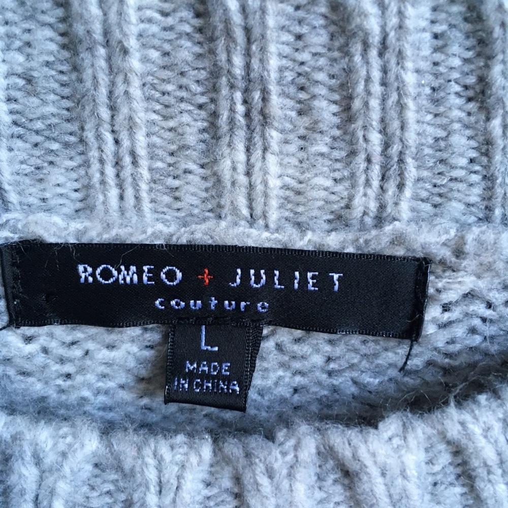 Romeo + Juliet Boxy Embroidered Sweater Size L - Picture 5 of 7